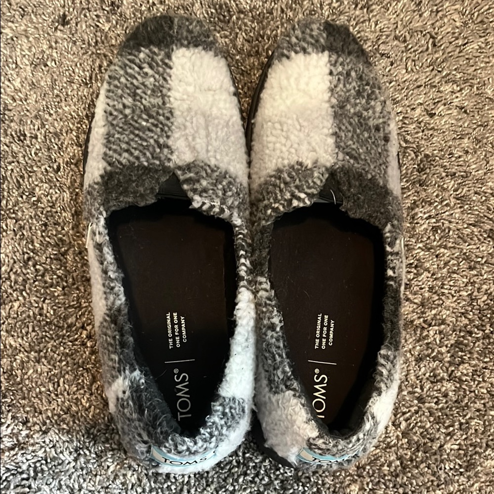 Toms Gray and White Cozy Slippers